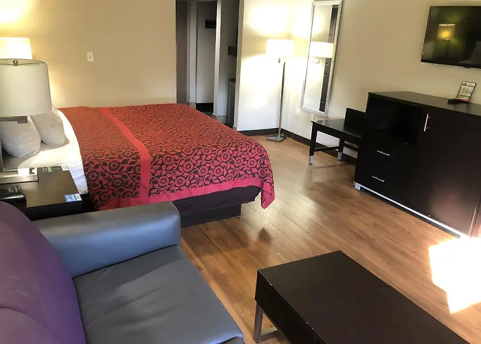Days Inn & Suites By Wyndham Bonita Springs North Naples